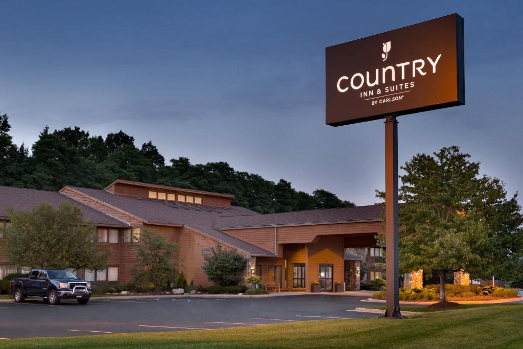 Country Inn & Suites by Radisson Mishawaka IN Main image 1